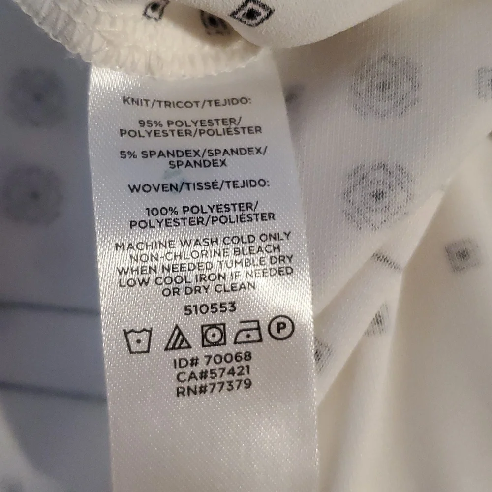 NWOT Ann Taylor White and Black Patterned V Neck Blouse - Picture 6 of 6